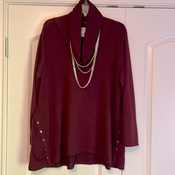 Hi Lo Burgundy tunic - Picture 4 of 4